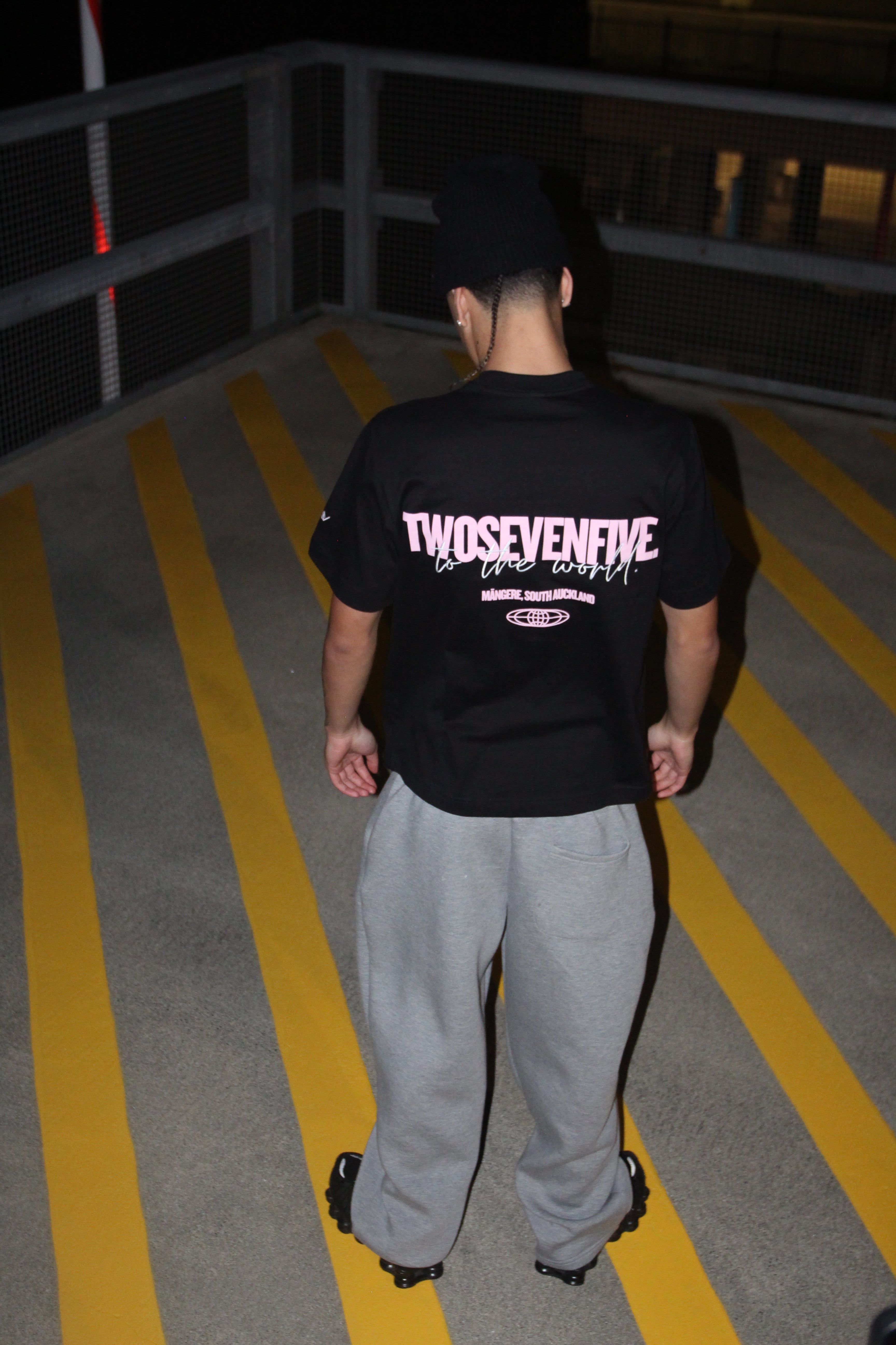 NEW!! Twosevenfive Essential. T-Shirt Black/Pink